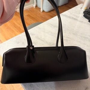 Elegant Black Leather Shoulder Bag with Double Straps